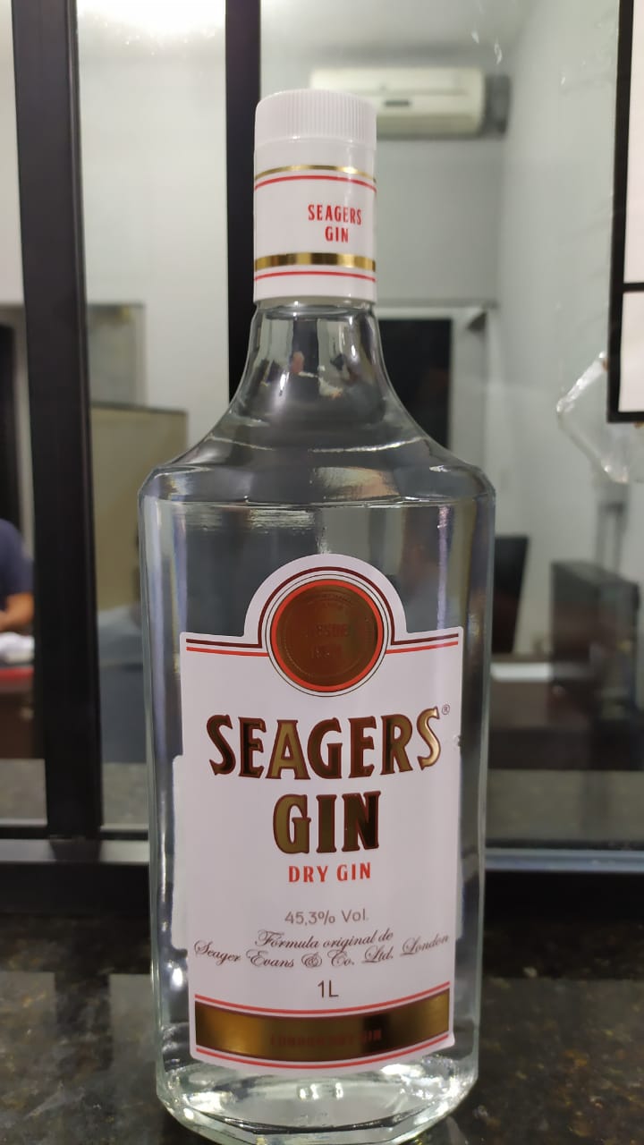 Garrafa de Gin que foi furtada - Crédito: Maycon Maximino