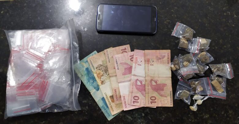 A droga apreendida pela GM na casa. O menor fugiu - Crédito: Maycon Maximino