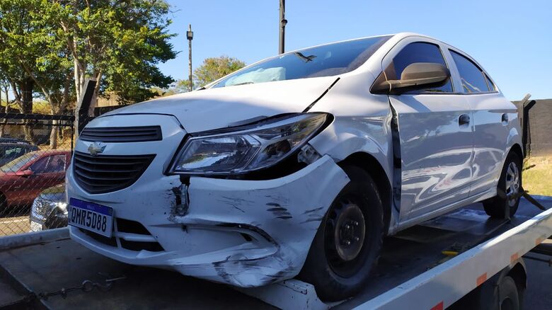 Ônix foi recolhido ao pátio municipal e polícia não descarta que carro pode ser sido usado em furto ocorrido em Ibaté - Crédito: Maycon Maximino