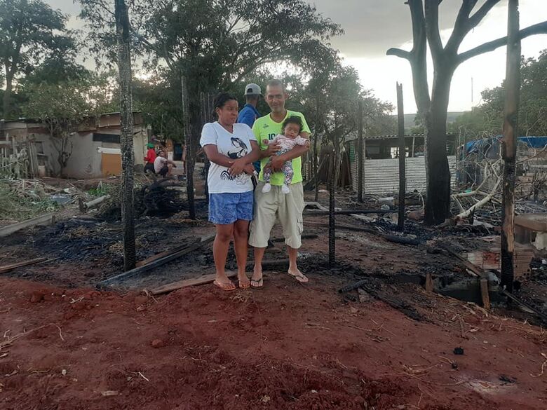 Família pede ajuda para reconstruir barraco - Crédito: Maycon Maximino