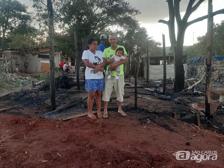 Família pede ajuda para reconstruir barraco - Crédito: Maycon Maximino