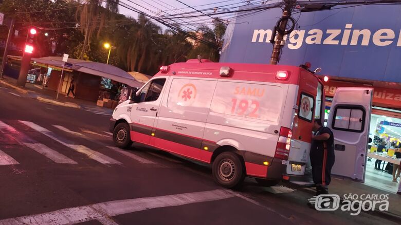 Motociclista fica ferida após sofrer queda na avenida São Carlos - Crédito: Maycon Maximino