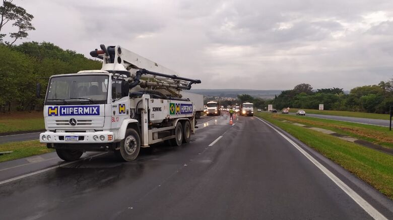 Caminhão quebrado causa grande congestionamento na Washington Luis - Crédito: Maycon Maximino