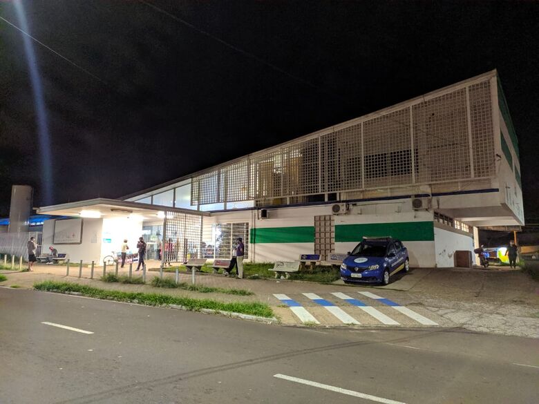Adolescente danificou duas portas de vidro da UPA Vila Prado - Crédito: Arquivo/São Carlos Agora