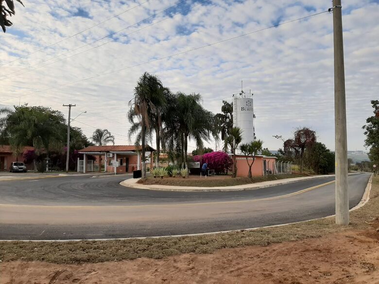 Prefeitura entrega obra da alça de acesso do loteamento Quinta dos Buritis - Crédito: divulgação