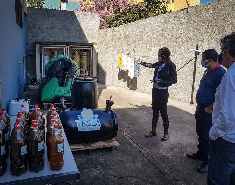 Roselei Françoso na Escola Sebastião de Oliveira Rocha, durante visita em que conheceu o projeto - Crédito: Divulgação