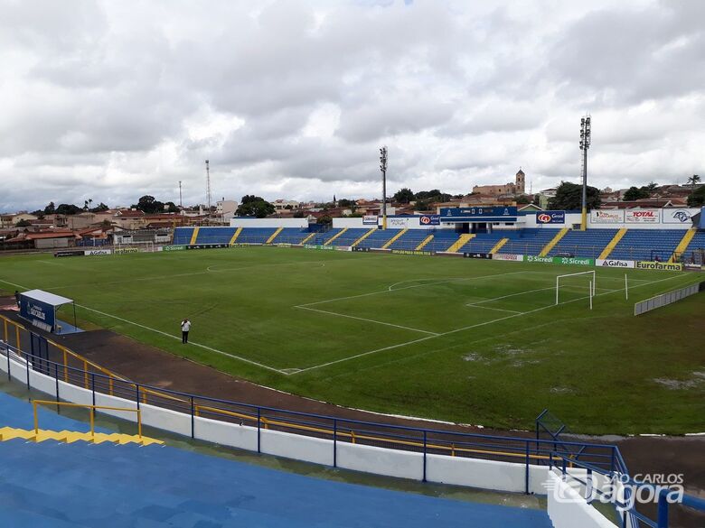 São Carlos marcou a reapresentação para segunda-feira no Luisão: mas estádio é utilizado como posto volante de vacinação - Crédito: divulgação/redes sociais