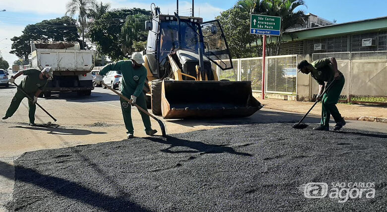 Prefeitura de Ibaté realiza serviço de tapa-buracos em vias públicas - 