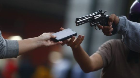 Dupla rende vítima e através de “PIX” rouba R$ 10.484,00 em São Carlos - Crédito: divulgação