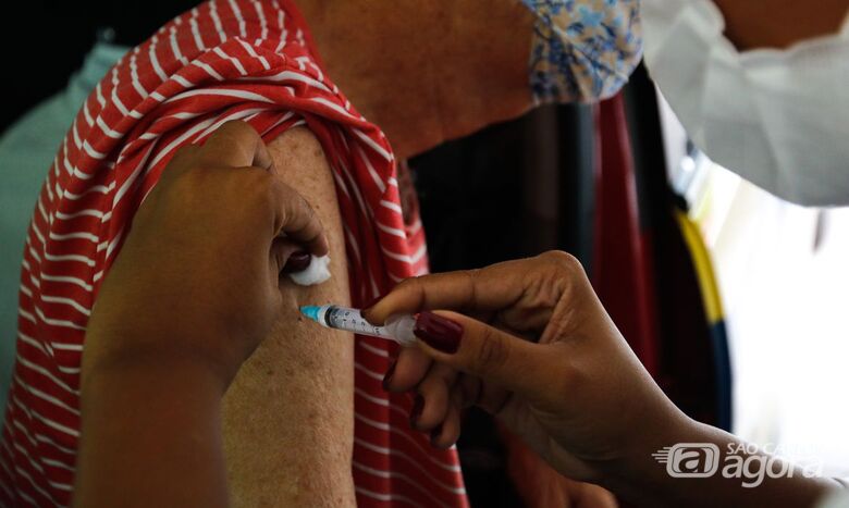 Vacinação de covid evita 43 mil mortes de idosos em 13 semanas no país - Crédito: © Tânia Rêgo/Agência Brasil