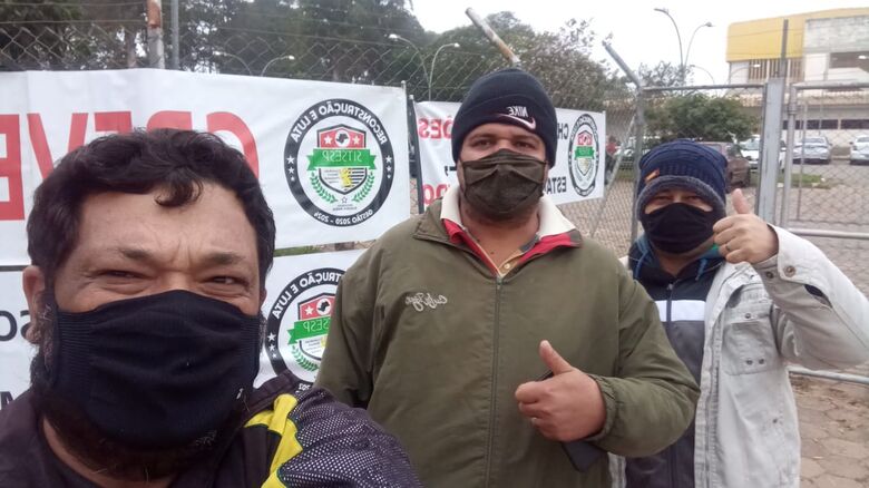 Em frente a unidade são-carlense da Fundação Casa aconteceu piquete no início da manhã - Crédito: Divulgação