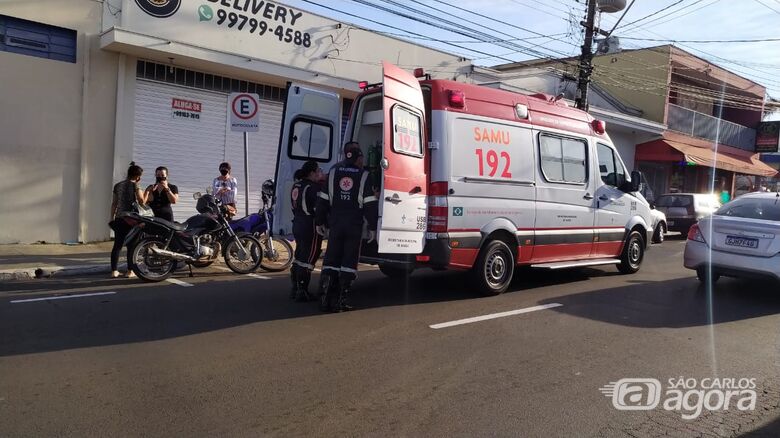 Motoboy ficou ferido após acidente de trânsito - Crédito: Maycon Maximino