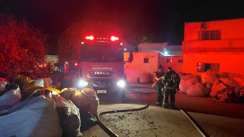 Empresa que recicla plástico ficou destruída - Crédito: Maycon Maximino