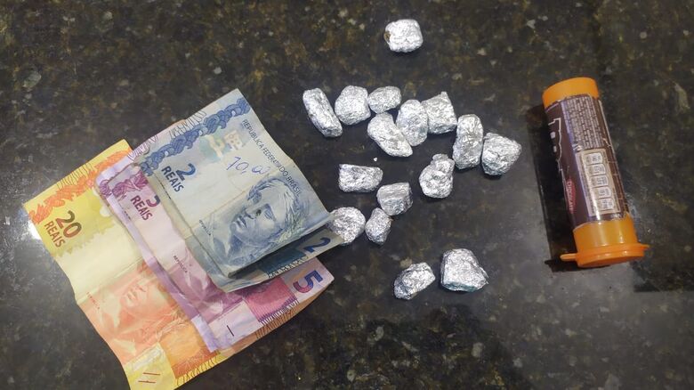 Adolescente é flagrado com drogas no CDHU - Crédito: Maycon Maximino