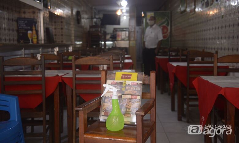 Setor de bares e restaurantes segue em recuperação, mesmo com afastamentos de funcionários, revela pesquisa da Abrasel - Crédito: Agência Brasil