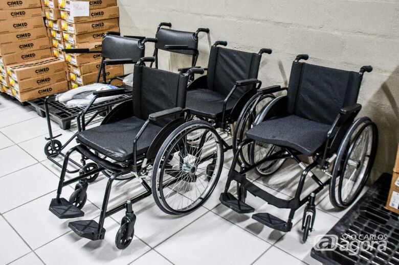 Vereador Elton destina recursos para compra de cadeiras de roda, banho e de andadores - Crédito: divulgação