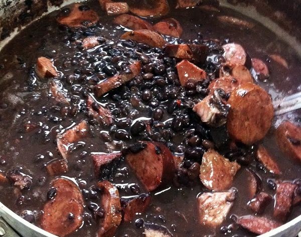 Kit da feijoada custa R$ 40 e tem caráter solidário - Crédito: Divulgação