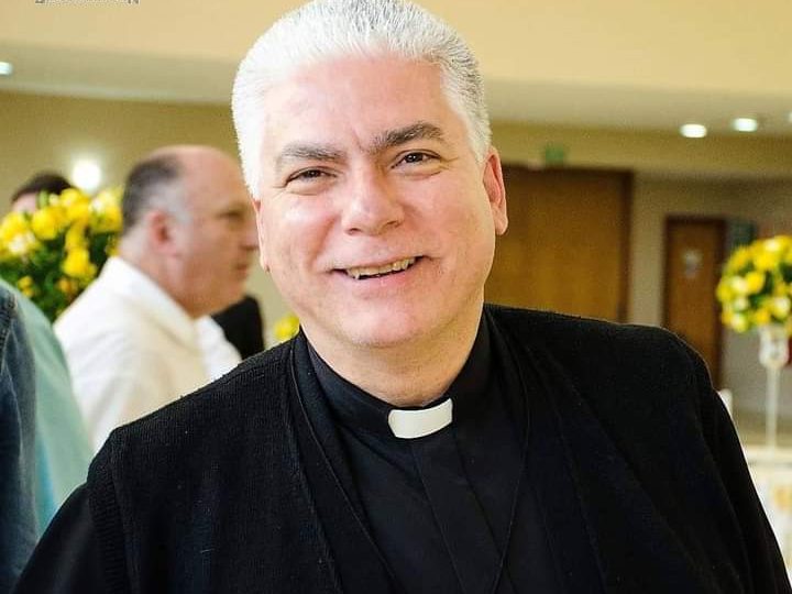Padre Carlos Alberto Giacone apresenta melhora significativa e aguarda alta da UTI - Crédito: divulgação