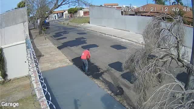 Segundo moradora, a rua parece um ‘tabuleiro de xadrez’ - Crédito: Divulgação