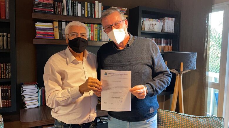 Nino Mengatti agradeceu a Azuaite que além de vereador, também é educador - Crédito: Divulgação