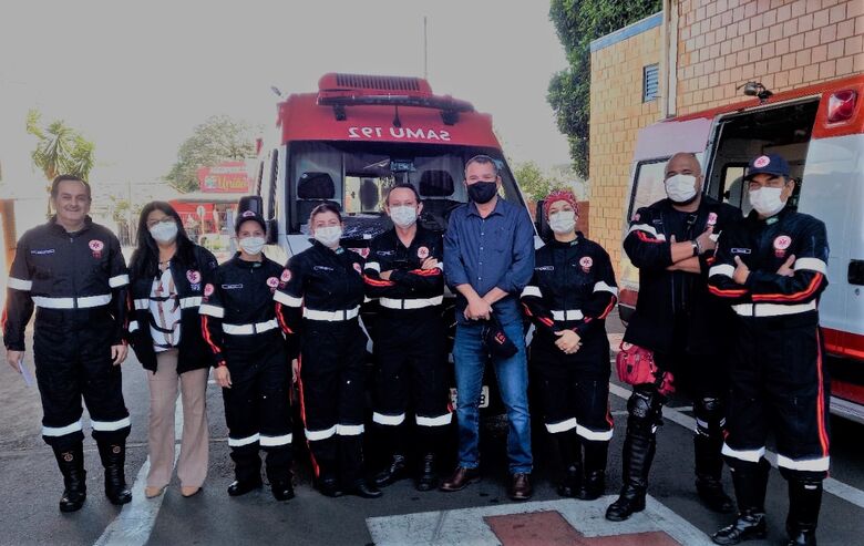 Foram repassados 170 macacões, gandolas (jaquetas) e calças - Crédito: Divulgação