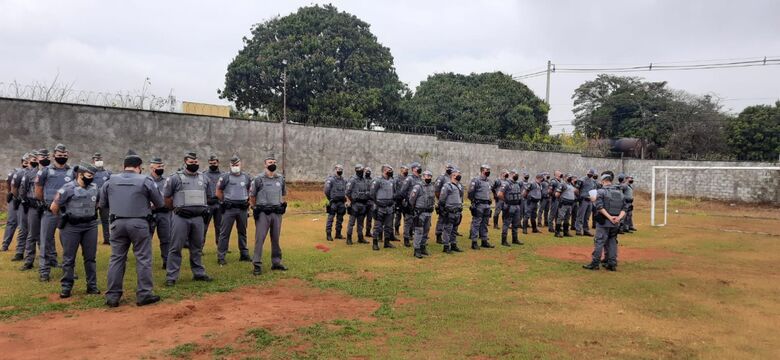 Policiais recebem orientações antes do início da operação - Crédito: Divulgação