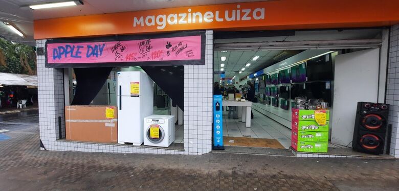 Super fechamento de mês no Magazine Luiza -