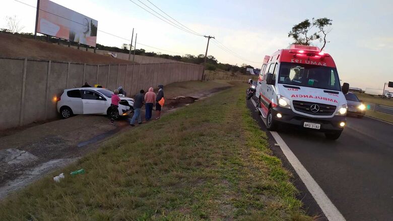 Motorista de aplicativo perde o controle e bate no muro da Mapfre - Crédito: Maycon Maximino