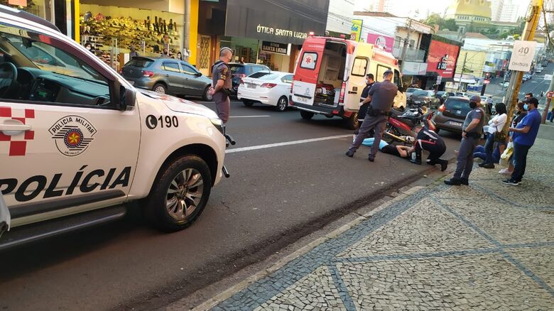 Motociclista de 25 anos fica ferida em acidente na avenida São Carlos - Crédito: Maycon Maximino