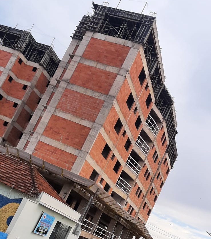 Obras de prédio foram paralisadas por determinação da Justiça - Crédito: divulgação