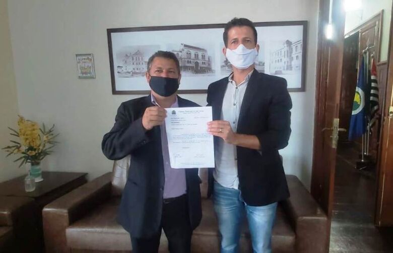 Malabim e Elton Carvalho destacaram que o deputado federal Celso Russomanno tem se empenhado muito em ajudar São Carlos - Crédito: Divulgação