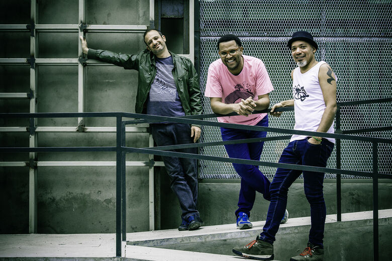 Criado em 2002, o Mani Padme Trio, traz influências das culturas do Brasil e de Cuba - Crédito: Maria Birba