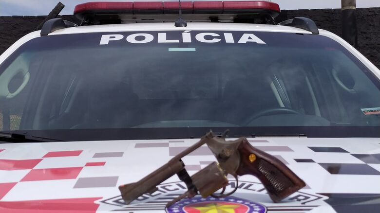 Em rápida ação, Polícia Militar prendeu quatro suspeitos de estar envolvidos em um assalto - Crédito: Maycon Maximino