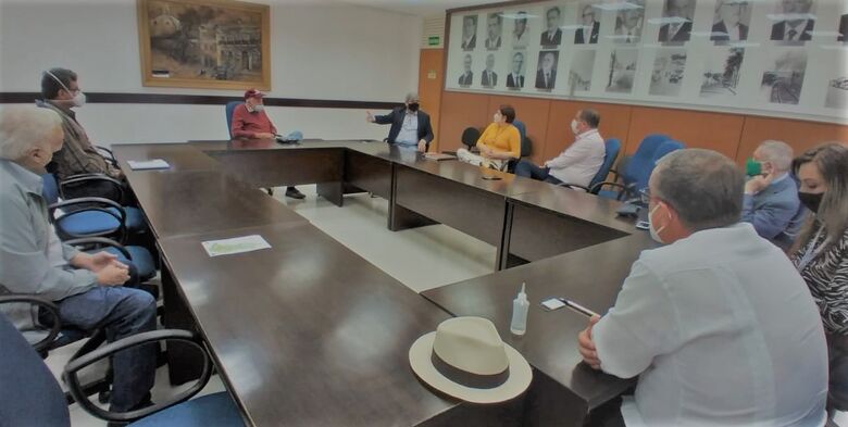 Encontro quando definiu a adesão ao programa estadual - Crédito: Divulgação