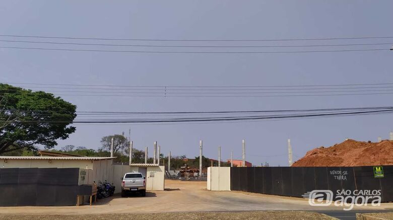 Local onde atacadista está sendo construído na Getúlio Vargas - Crédito: Maycon Maximino
