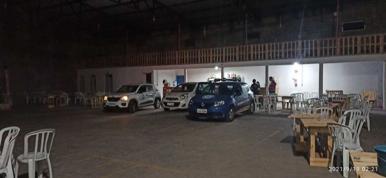 Força-tarefa interdita festa com mais de 500 pessoas no Jockey Clube - Crédito: divulgação