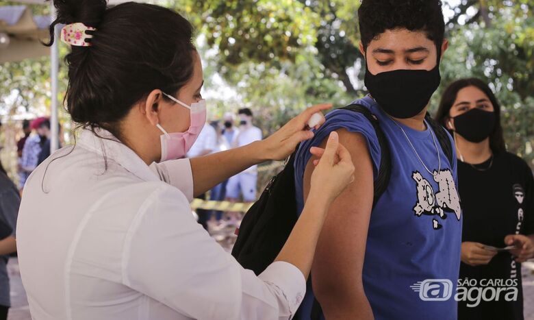 Imunização contra a Covid-19 terá plantão noturno em Ibaté - Crédito: Breno Esaki/Agência Saúde