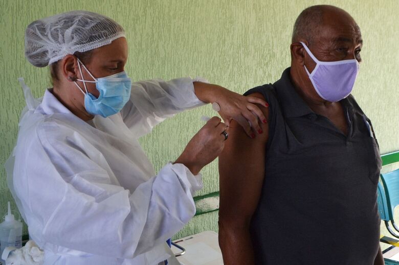 Covid-19- Idosos com mais de 85 anos começam a receber a terceira dose da vacina neste sábado, 11 em Ibaté - Crédito: divulgação