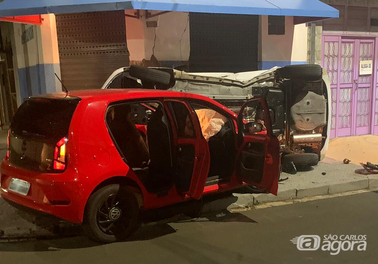 Dois carros se envolvem em colisão na Vila Nery - Crédito: Colaborador SCA