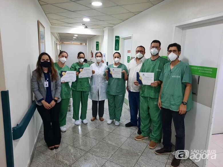 Equipe do Hospital Unimed São Carlos recebe certificado pelo tratamento de pacientes com AVCFoto 2 - Crédito: divulgação