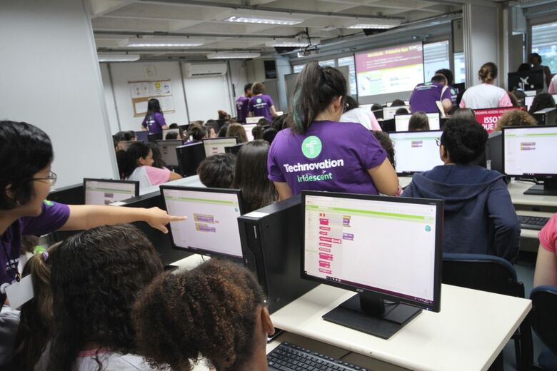 "Quando realizado de forma presencial, o projeto estimula ainda a convivência direta com o ambiente da USP e a troca de experiências entre participantes e mentoras, revela Kalinka Castelo Branco - Crédito: Denise Casatti