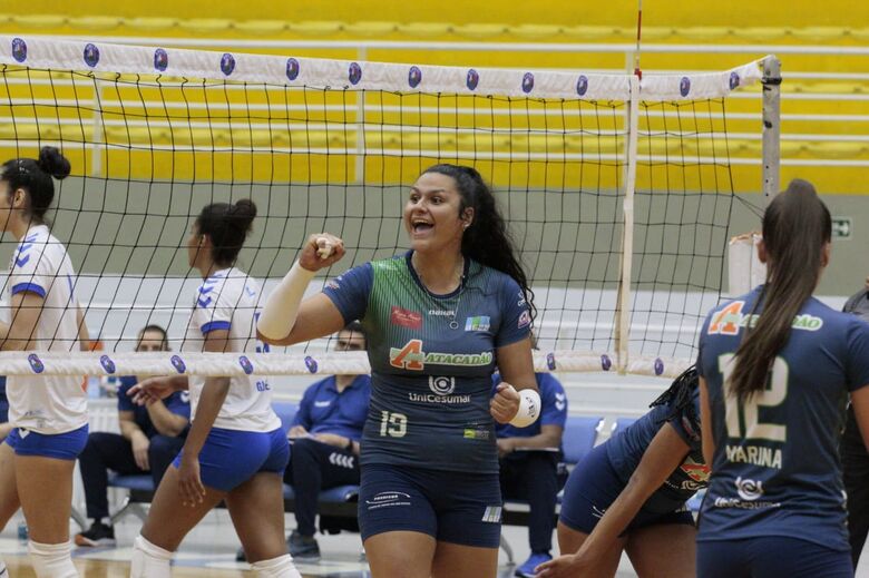 Atleta do time são-carlense vibra com ponto conquistado contra Barueri - Crédito: Divulgação