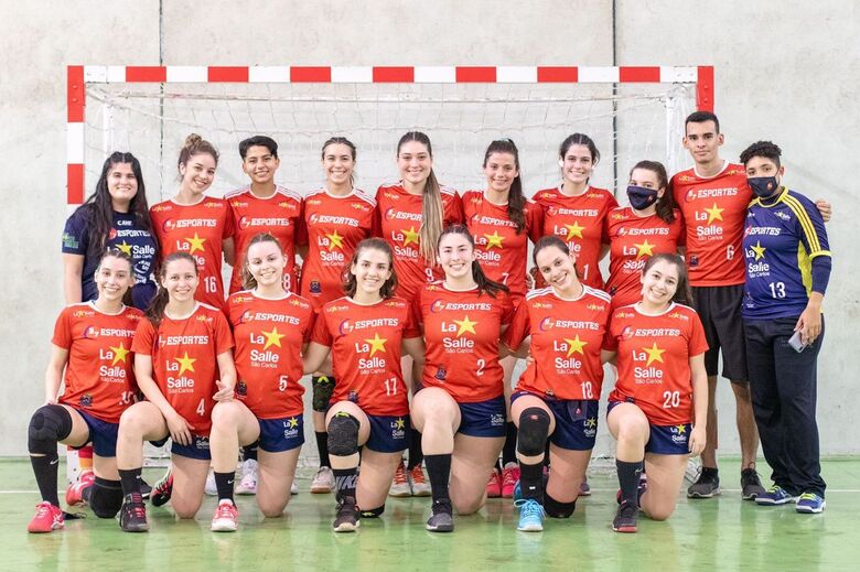 Equipe são-carlense pronta para o desafio: garotas ficam na história esportiva da cidade - Crédito: Marcos Escrivani