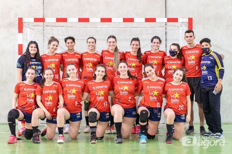 Equipe são-carlense pronta para o desafio: garotas ficam na história esportiva da cidade - Crédito: Marcos Escrivani