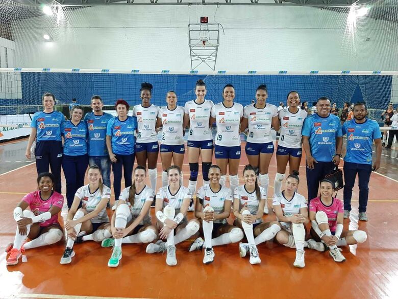 Equipe são-carlense fez uma boa apresentação, mas perdeu em um jogo de cinco sets - Crédito: Miltinho Marchetti