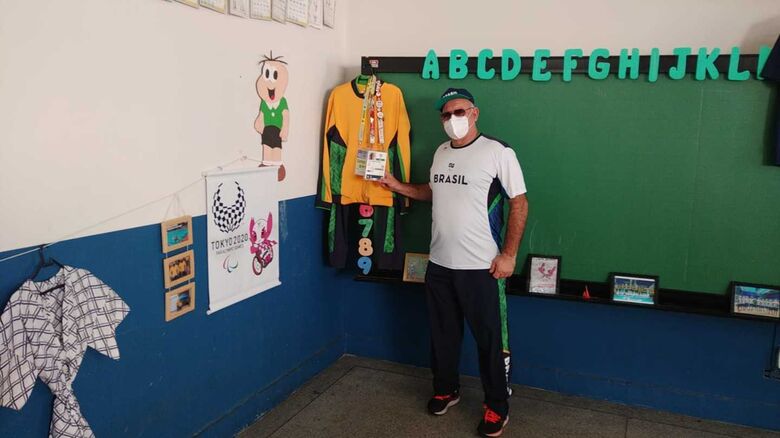 Carismático e muito atencioso com os alunos, Mitcho fez questão de recepcionar pessoalmente e explicar de forma muito simples - Crédito: Divulgação