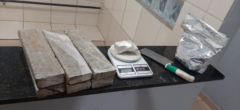 A droga apreendida na casa do suspeito de tráfico em Ibaté - Crédito: Maycon Maximino