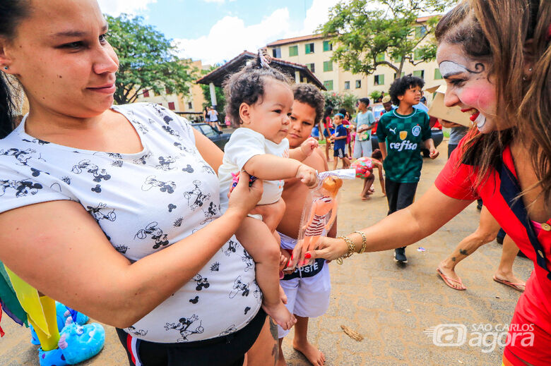 Adote um Sorriso distribuiu milhares de brinquedos no Dia das Crianças - Crédito: Foto Bê Cavichioli