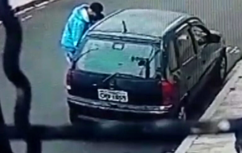Carro furtado no Centro é recuperado pela PM - Crédito: reprodução