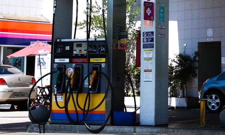Preços de gasolina e diesel aumentam hoje nas refinarias - Crédito: © Rovena Rosa/Agência Brasil